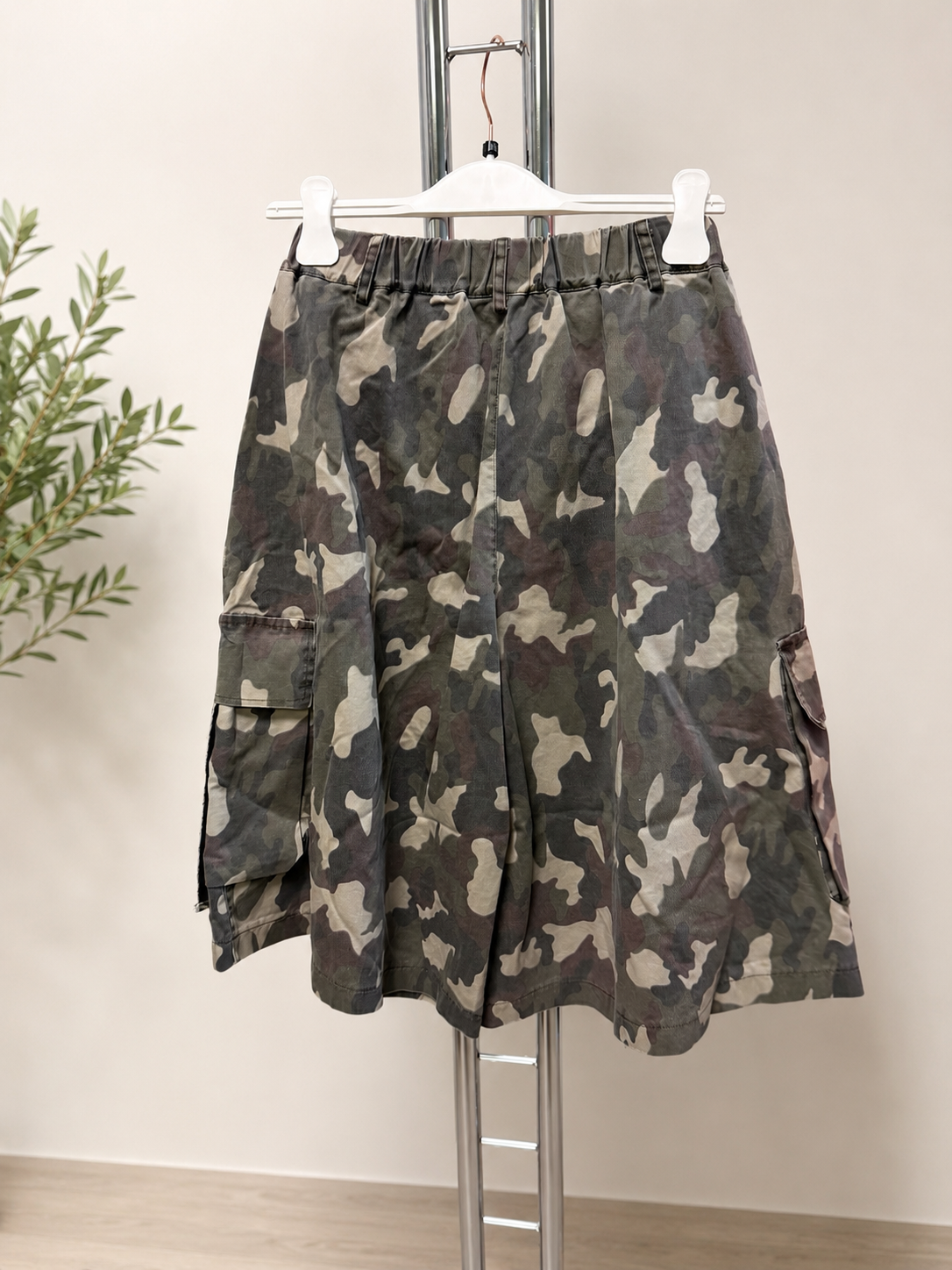 ✨ Camo Shorts mit Statement Details ✨