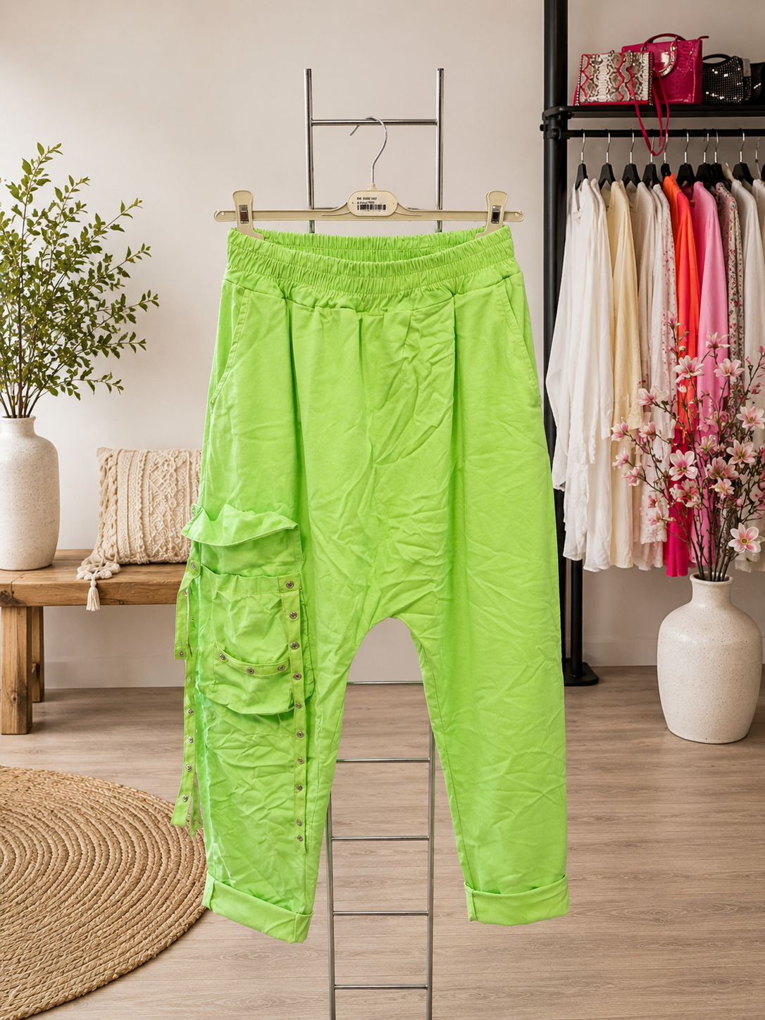 ✨ Trendige Baggy Hose mit Statement-Tasche ✨