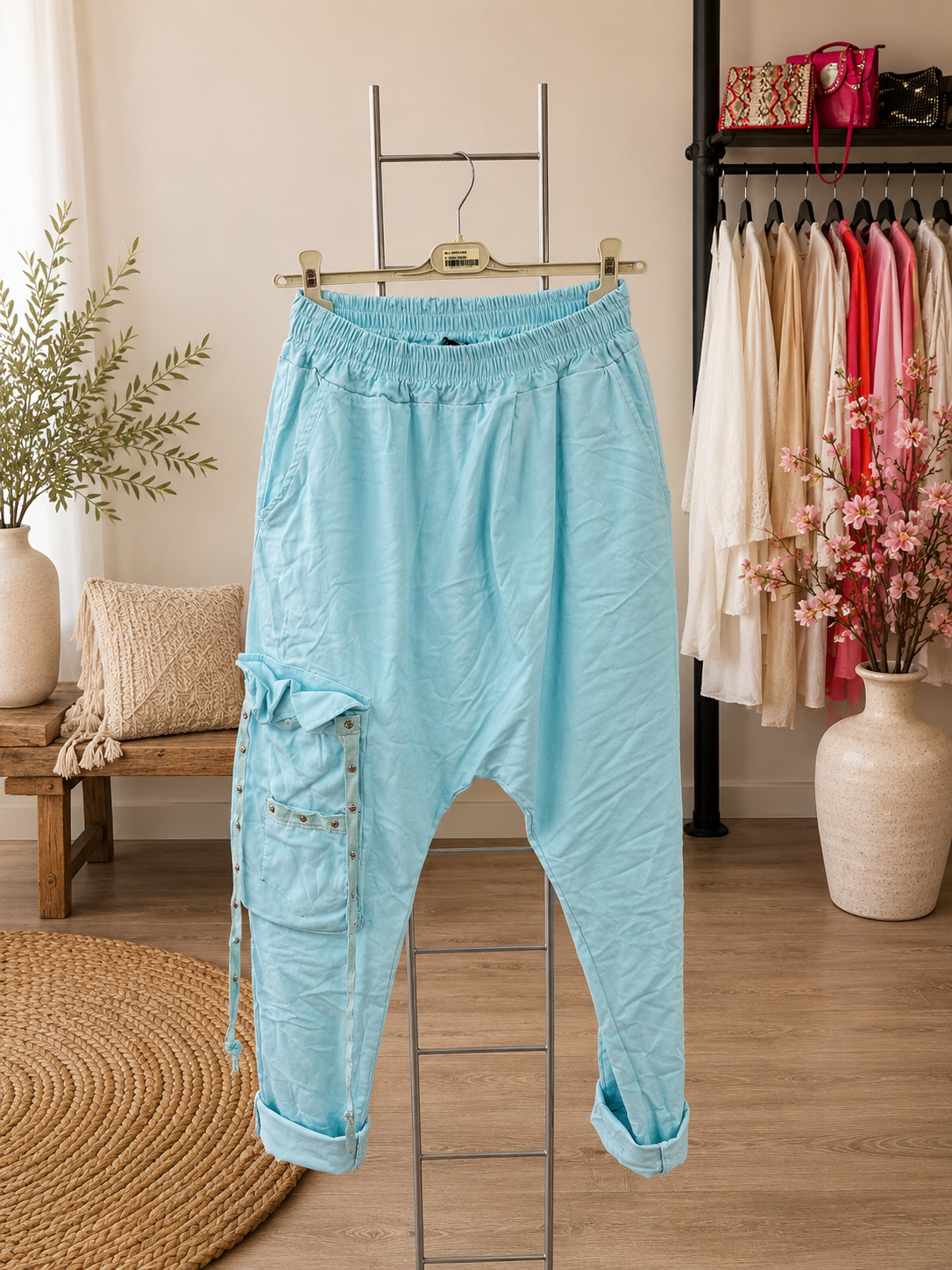 ✨ Trendige Baggy Hose mit Statement-Tasche ✨