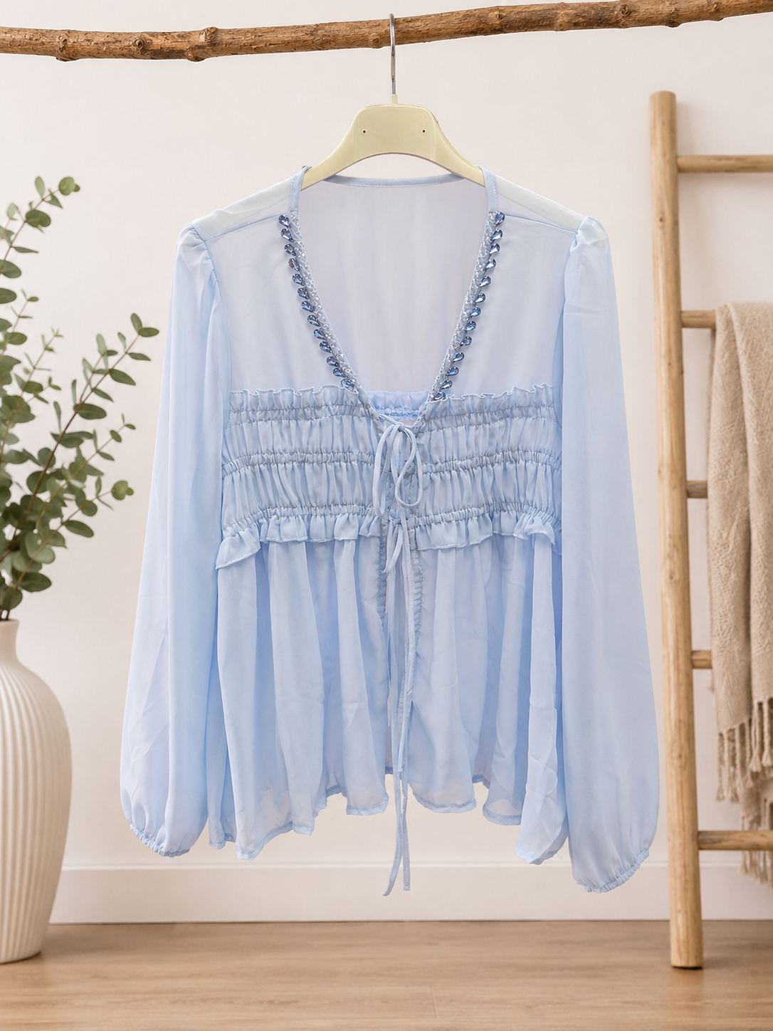✨ Zarte Chiffon-Bluse in Babyblau ✨