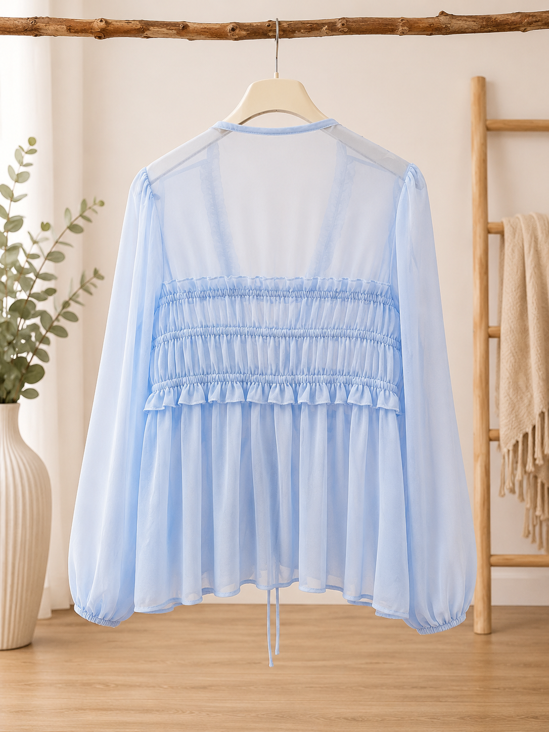 ✨ Zarte Chiffon-Bluse in Babyblau ✨