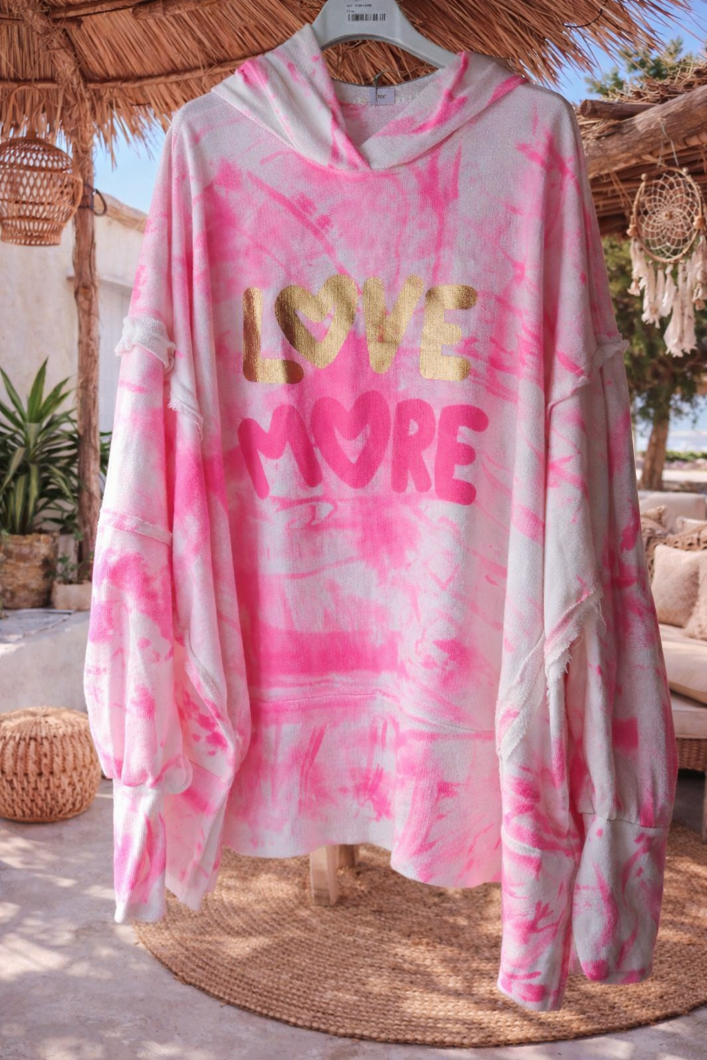 Oversize Hoodie „LOVE MORE“ – Batik Look