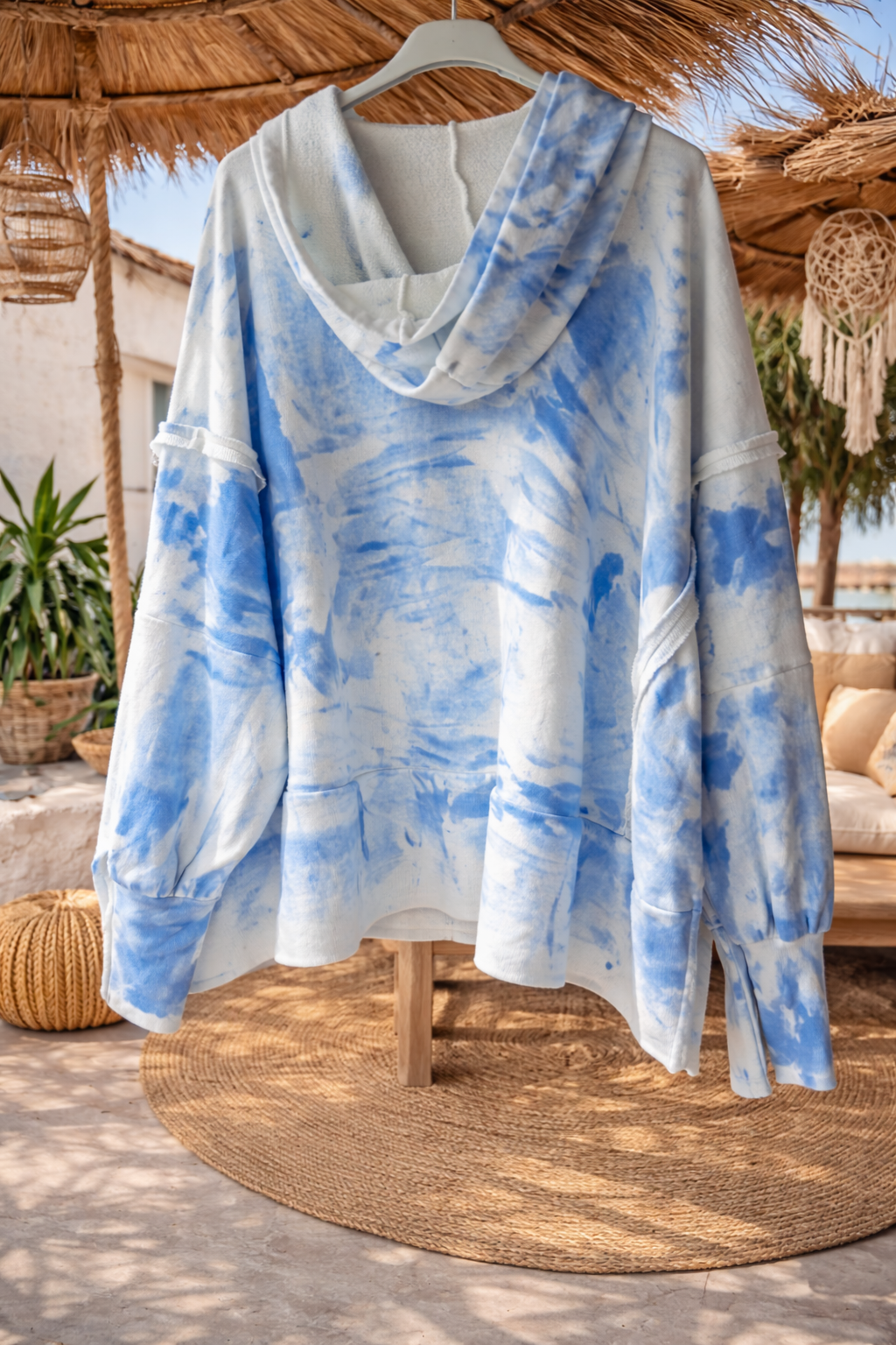 Oversize Hoodie „LOVE MORE“ – Batik Look